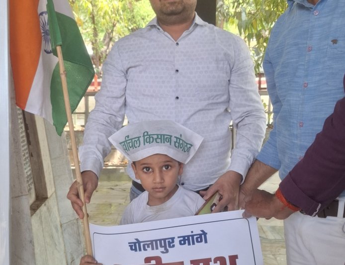 चोलापुर: शहीद स्मारक पर 101 फीट ऊंचा तिरंगा लगाने हेतु राष्ट्रपति को पत्र